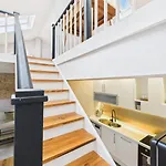 Charming 2br Townhouse In Mouraria | By Airnest Feriehus Lisboa
