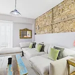 Charming 2br Townhouse In Mouraria | By Airnest Feriehus *