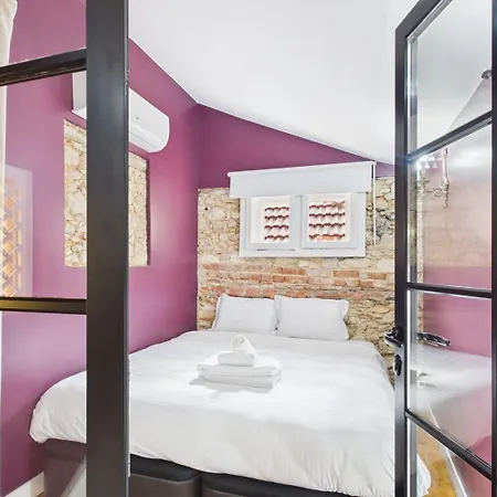 Charming 2br Townhouse In Mouraria | By Airnest *