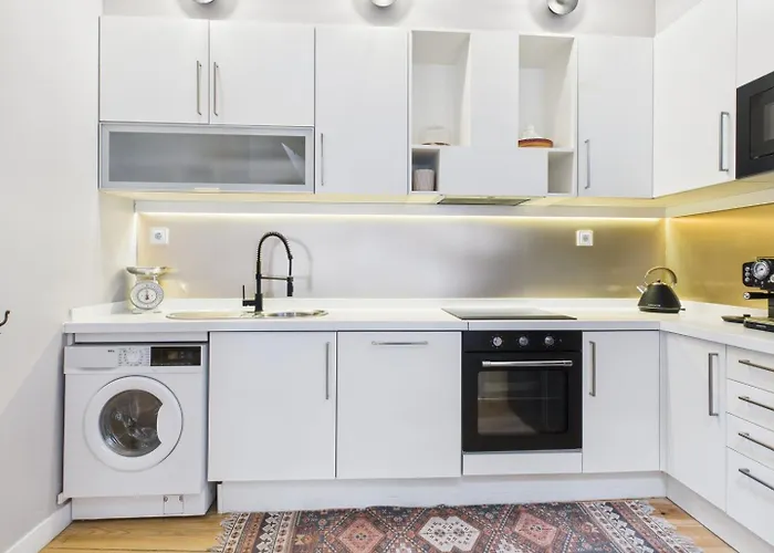 Charming 2br Townhouse In Mouraria | By Airnest 別荘 リスボン