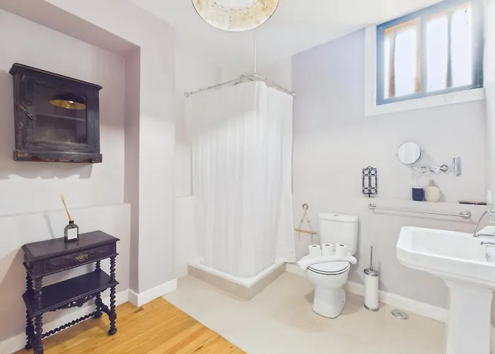 Σπίτι διακοπών Charming 2br Townhouse In Mouraria | By Airnest *