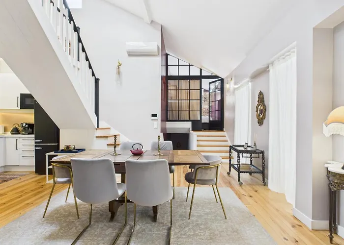Casa de Férias Charming 2br Townhouse In Mouraria | By Airnest Lisboa
